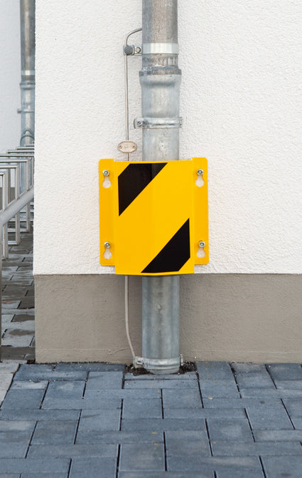 Protector de tuberías - Little Mountain - fabricado en acero, para montaje en pared, galvanizado o amarillo/negro