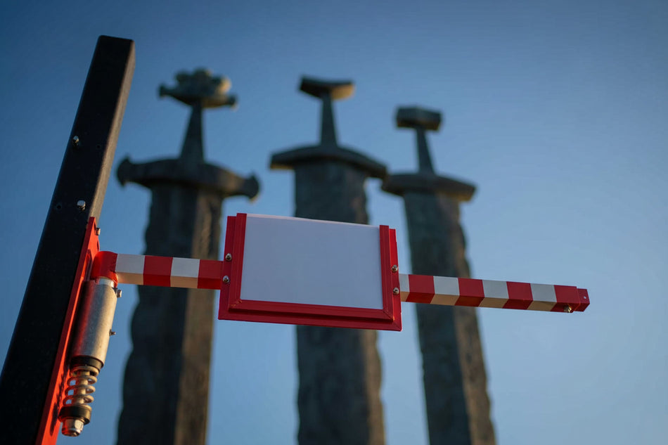 Portacarteles para puerta de seguridad