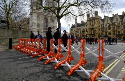 Barrera móvil antiterrorista para vehículos -F18- ((Mitigación de vehículos HVM)