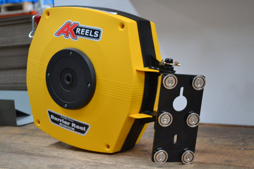 Soporte magnético para enrollador de barrera