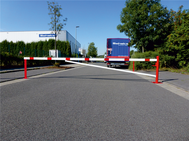 Barrera giratoria con tubo de arriostramiento y refuerzo de cable de tracción