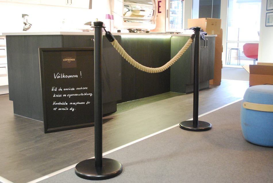 Juego de barrera de poste y cuerda negro - Luxor - (2x postes negros + 1x cuerda de cáñamo de 150cm)