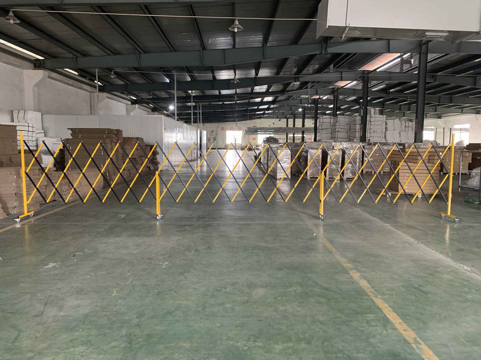 FlexiBarrier -Puerta extensible XXL - con ruedas (6.7 x 1.2m)
