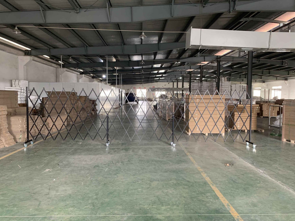 FlexiBarrier -Puerta extensible XXXL - con ruedas (6.7 x 1.7m)